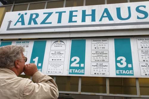 Der Honorarstreit eskaliert: Fachärzte wollen Patienten nur noch gegen Vorkasse behandeln.