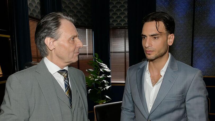 "GZSZ": Nihat (r.) hat Mühe, seine Enttäuschung vor Jo Gerner zu verbergen. "GZSZ": Nihat (r.) hat Mühe, seine Enttäuschung vor Jo Gerner zu verbergen.