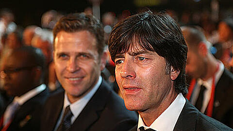 Die ersten Gegner der deutschen Nationalmannschaft bei der WM 2010 stehen fest: Manager Oliver Bierhoff und Trainer Joachim Löw.