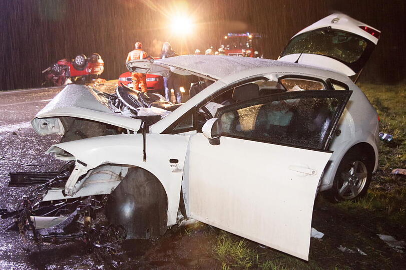Schlimmer Unfall auf der B2: 3 Tote und ein schwer Verletzter.