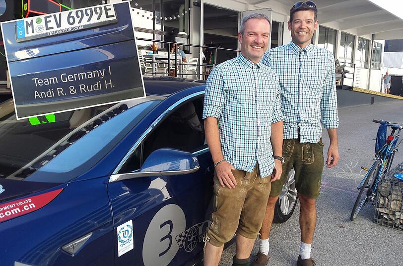 Im Gwand unterwegs: Andreas Rieger (links) und Co-Pilot Rüdiger Hehl sind nach 71 Tagen wieder in Bayern.