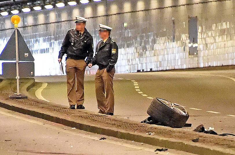 Weitere Bilder von der Unfallstelle im Altstadtringtunnel.