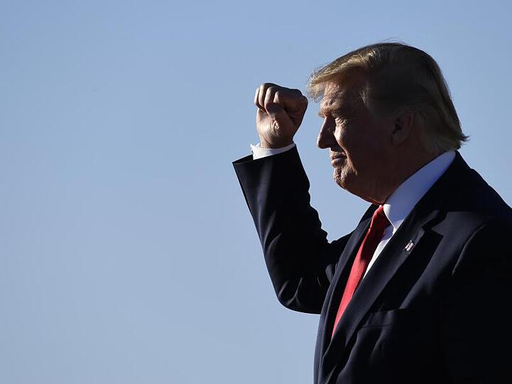 Das Verteidigerteam im Amtsenthebungsverfahren gegen Donald Trump hat die Anklage gegen den US-Präsidenten erneut als unzulänglich zurückgewiesen.