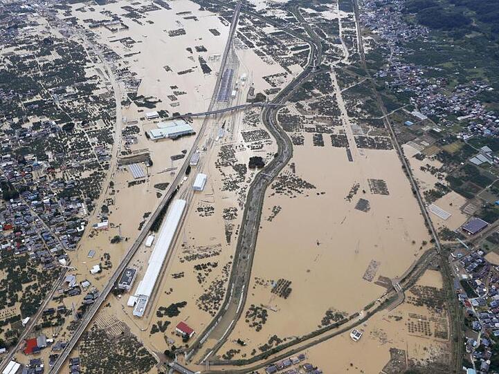 Überschwemmtes Gebiet in Nagano: Taifun "Hagibis" ist mit rekordstarken Regenfällen und Sturmböen über Teile Japans gezogen.