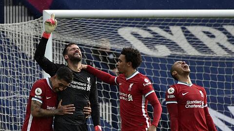 Liverpools Keeper Alisson Becker schoss das entscheidende Tor gegen West Bromwich Albion.