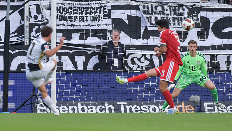 Ließ Bayern-Keeper Jonas Urbig keine Chance: Maurice Krattenmacher. Ließ Bayern-Keeper Jonas Urbig keine Chance: Maurice Krattenmacher.