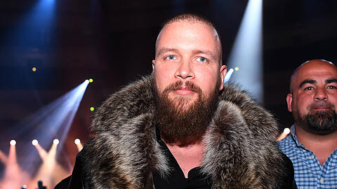 Der Deutschrapper Kollegah, hier bei einem Boxkampf im März 2022, wird erneut mit Antisemitismus-Vorwürfen konfrontiert.