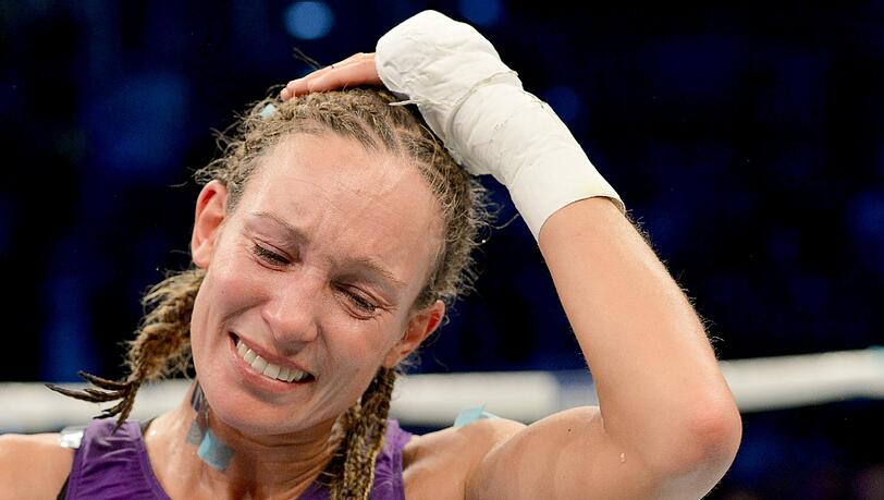 Christine Theiss, Kickboxen:  Deutschlands Kickbox-Queen beendete im Dezember ihre sportliche Karriere &ndash; als Weltmeisterin. Im Fernsehen bleibt sie präsent, unter anderem als Moderatorin der Abnehm-Show &bdquo;The Biggest Loser&ldquo;.