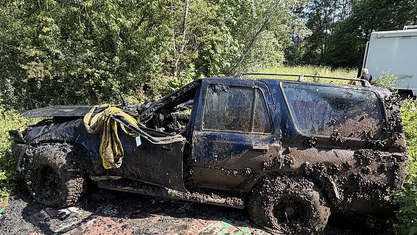 Das Auto war 2006 als gestohlen gemeldet worden und nach gut zwei Jahrzehnten von Helfern des Technischen Hilfswerks bei einer Sonarübung gefunden worden. (Handout: Polizeipräsidium Oberfranken) Das Auto war 2006 als gestohlen gemeldet worden und nach gut zwei Jahrzehnten von Helfern des Technischen Hilfswerks bei einer Sonarübung gefunden worden. (Handout: Polizeipräsidium Oberfranken)