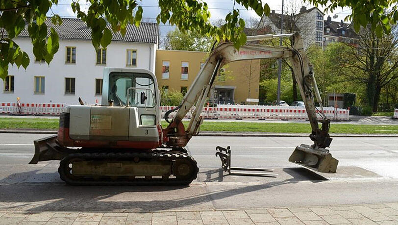 Der Raupenbagger an der Unfallstelle. Der Raupenbagger an der Unfallstelle.