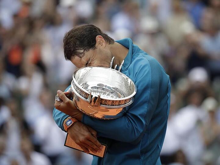 Rafael Nadal feiert den elften French-Open-Sieg seiner Laufbahn.