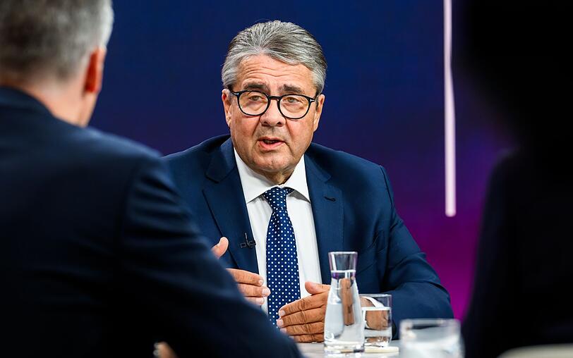 Sigmar Gabriel ließ kein gutes Wort an der Berliner SPD und warnte ausdrücklich vor einem Regierungsbündnis mit Linken: "Würde mit keiner antisemitischen Partei koalieren". Sigmar Gabriel ließ kein gutes Wort an der Berliner SPD und warnte ausdrücklich vor einem Regierungsbündnis mit Linken: "Würde mit keiner antisemitischen Partei koalieren".