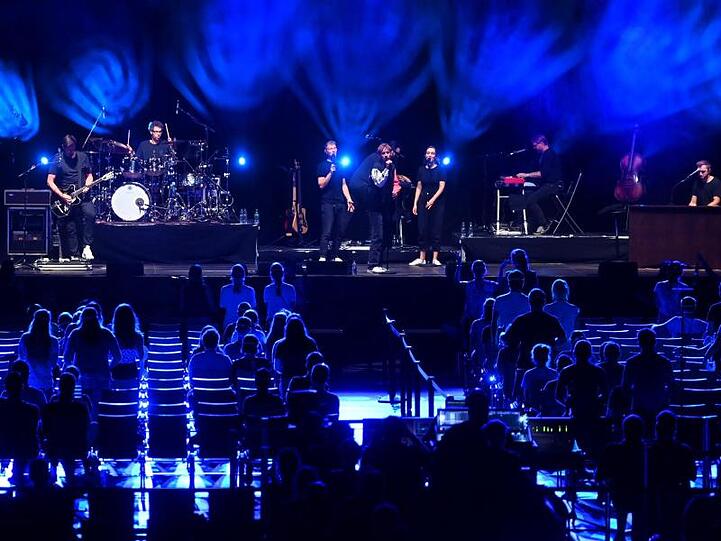 Kein normales Konzert: Der Popsänger Tim Bendzko in Halle/Saale.
