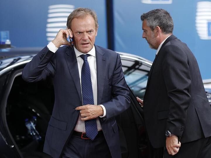 Donald Tusk, Präsident des Europäischen Rates, kommt zum EU-Sondergipfel an.