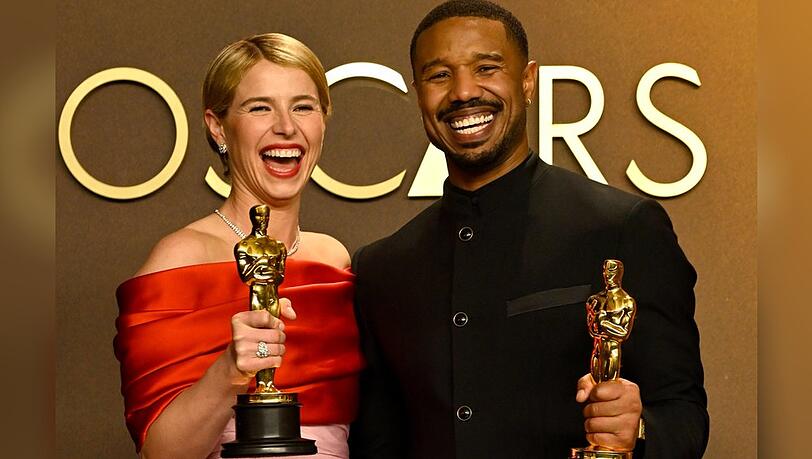 Die beiden diesj&auml;hrigen Oscar-Gewinner als beste Hauptdarsteller: Jessie Buckley und Michael B. Jordan bei der 98. Oscarverleihung, die im M&auml;rz stattfand.