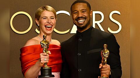 Die beiden diesj&auml;hrigen Oscar-Gewinner als beste Hauptdarsteller: Jessie Buckley und Michael B. Jordan bei der 98. Oscarverleihung, die im M&auml;rz stattfand.