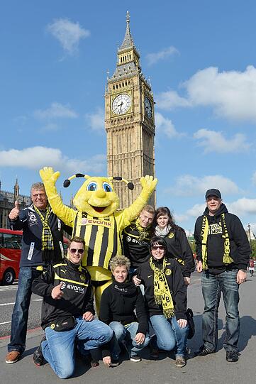 Warten auf den neuen "Klassiker". Bayern gegen Dortmund. Ein Spiel das ganz London elektrisiert. Die Bilder vor dem großen Finale.