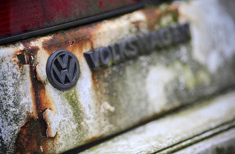 Der Lack ist ab bei VW: Jetzt müssen wohl noch weitere Top-Manager den Volkswagenkonzern verlassen.