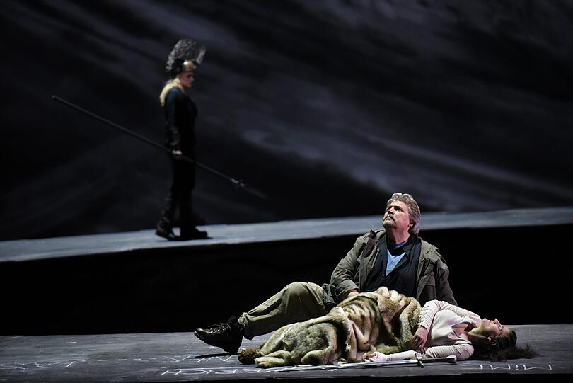 Probenfoto "Die Walküre": Anja Harteros (Sieglinde), Peter Seiffert (Siegmund), Anja Kampe (Brünnhilde, im Hintergrund).