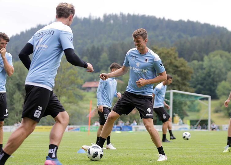 Die Löwen bei ihrer ersten Einheit im Trainingslager in Bodenmais. Die Bilder.