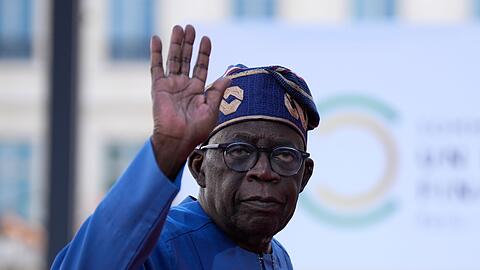 Insbesondere Nigerias neuer Präsident Bola Tinubu scheint eine treibende Kraft hinter dem harten Kurs der Ecowas gegen die neuen Militärmachthaber im Niger zu sein.