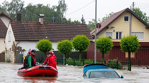 Das Hochwasser richtete sowohl Schäden an, die von der Sachversicherungen gedeckt waren, als auch solche, die in den Kfz-Bereich fallen. (Archivbild)