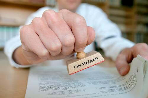 Ab dem 1. Oktober heften sich die Finanzämter verstärkt an die Fersen der Rentner.