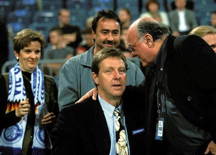 Beim Traditionsspiel der Weltmeistermannschaft von 1978 trafen sich Wunderlich und sein Ex-Coach Vlado Stenzel 2001 in Köln.
