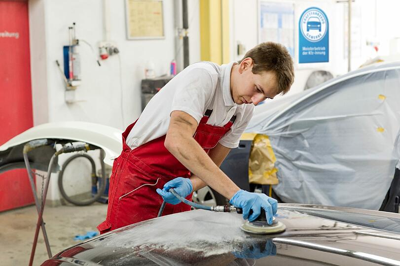 Professionelle Aufbereiter bringen gebrauchte Autos wieder in Form - das erhöht den Verkaufswert ganz erheblich.