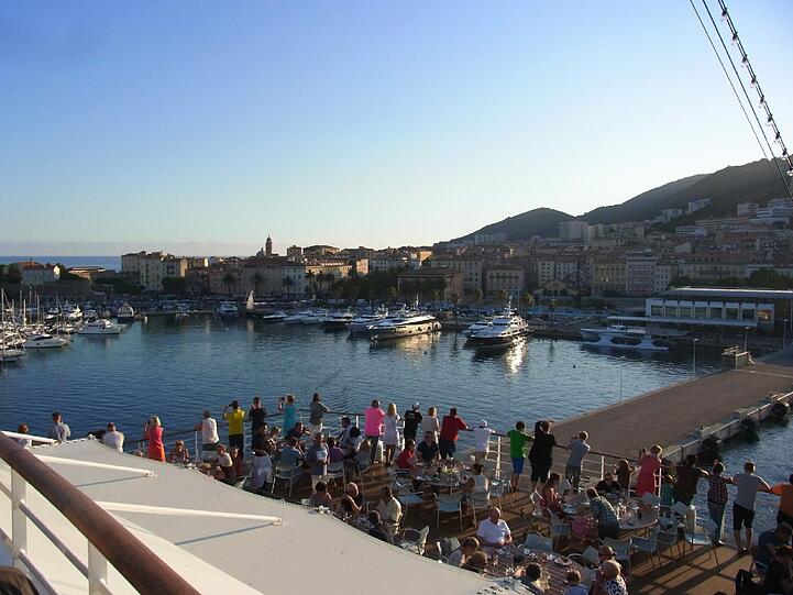 Abendstimmung beim Ablegen in Ajaccio.