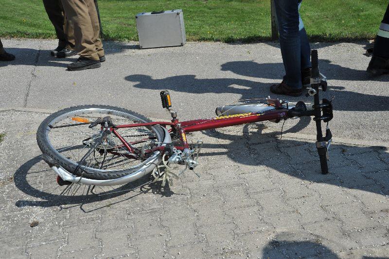 Ein alkoholisierter Radfahrer wird in Erdolging von einem Zug erfasst.