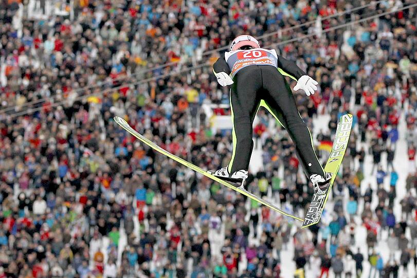 Ein Satz ins neue Jahr: Für Severin Freund reichte er in Garmisch-Partenkirchen zu Platz sieben.