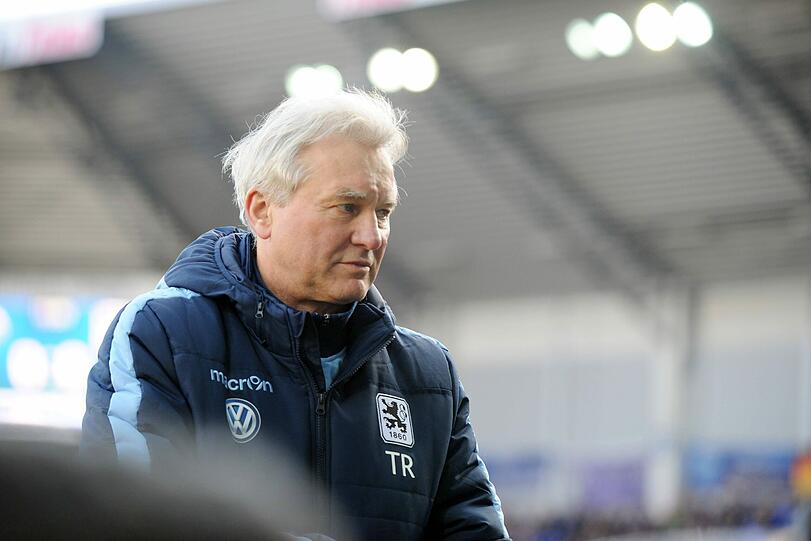 Löwen-Trainer Benno Möhlmann: J"etzt müssen wir auch punkten, bevor es zu spät ist."