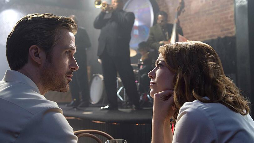 L - "La La Land": Dieser Los-Angeles- und Liebesfilm mit Emma Stone und Ryan Gosling ist bester Musical-Kitsch - eine junge Liebe wird von den Karrierevorstellungen aufgefressen. Hollywood-Herzschmerz 2017. Total retro und doch ganz im Hier und Jetzt.