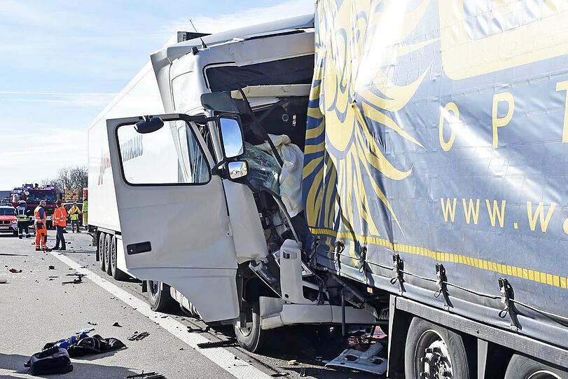 Die Bilder vom Lkw-Unfall auf der A99.