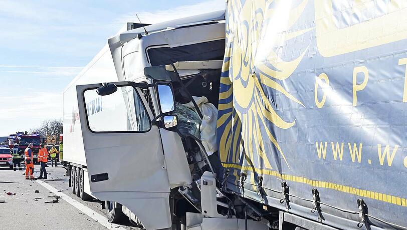Die Bilder vom Lkw-Unfall auf der A99. Die Bilder vom Lkw-Unfall auf der A99.