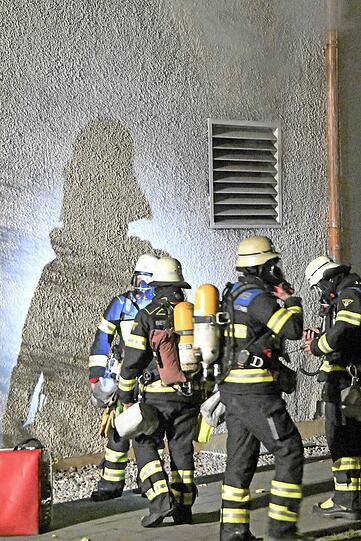 Im Einsatz waren Berufs- und Freiwillige Feuerwehr.