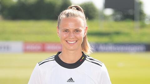 Mittelfeld und Angriff: Klara B&uuml;hl.