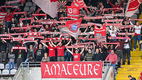 Fans des FC Bayern am Mittwoch im Grünwalder Stadion. Danach kam es zur Schlägerei.