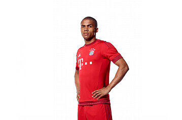 Douglas Costa: Note 3. Der Matchwinner der WM-Quali-Spiele in seinem Heimatland Brasilien diesmal mit eingeschränktem Wirkungskreis, weil er immer gleich von mehreren Schalkern eingekreist wurde. Zog von den Seiten immer wieder in die Mitte.