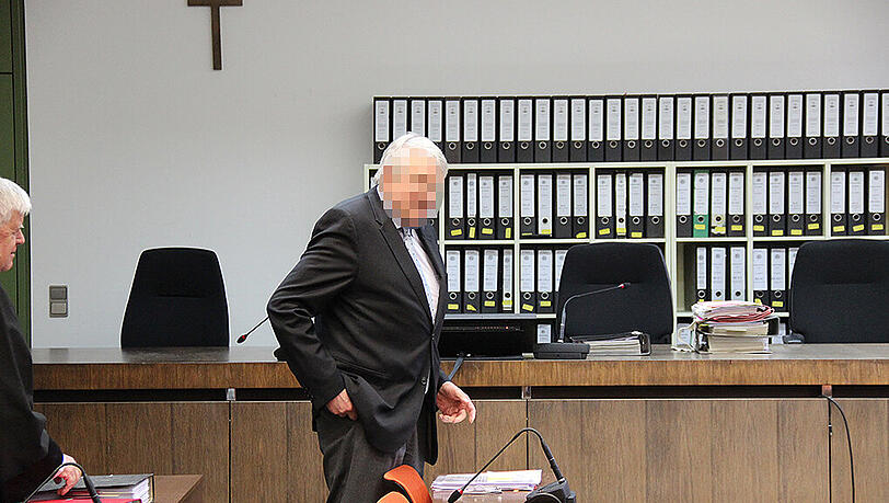 Muss sich wegen Untreue verantworten: Anwalt Hans K.(68). Muss sich wegen Untreue verantworten: Anwalt Hans K.(68).