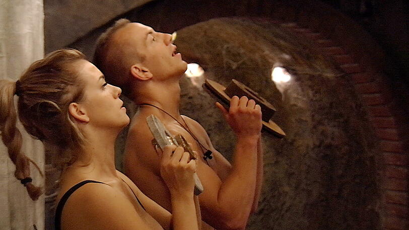 Jessica und Frank beim Workout in der Kanalisation.