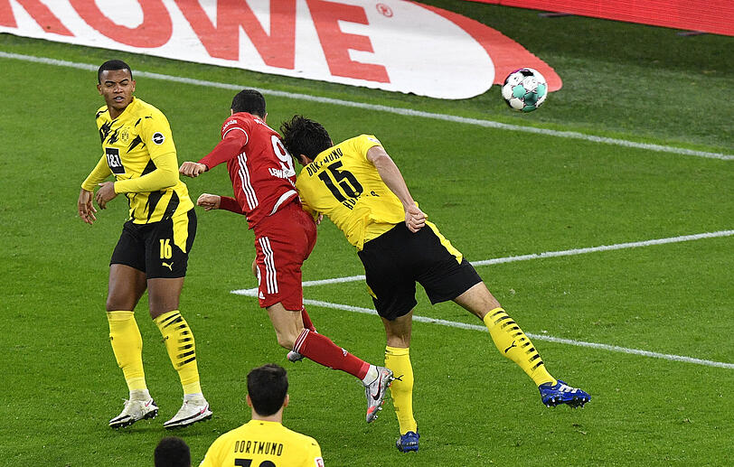 11. Saisontor: Am 6. Spieltag wird Robert Lewandowski gegen den 1. FC Köln geschont. Im Duell mit Borussia Dortmund trifft er natürlich wieder. Bayerns Torjäger köpft das 2:1. In der Nachspielzeit wird Lewandowski noch ein Treffer aberkannt. Macht aber nichts. Die Bayern gewinnen in Dortmund mit 3:2.