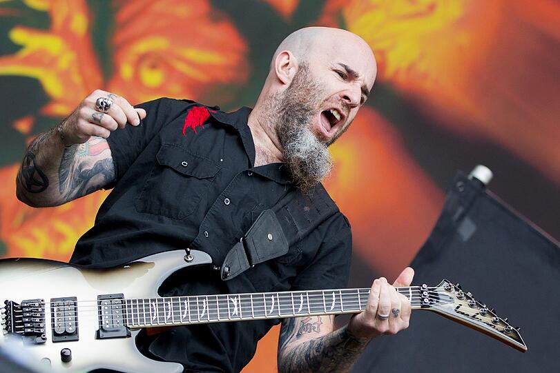 Die Metalband Anthrax rockt auf der Bühne in Nürnberg beim Musikfestival "Rock im Park".