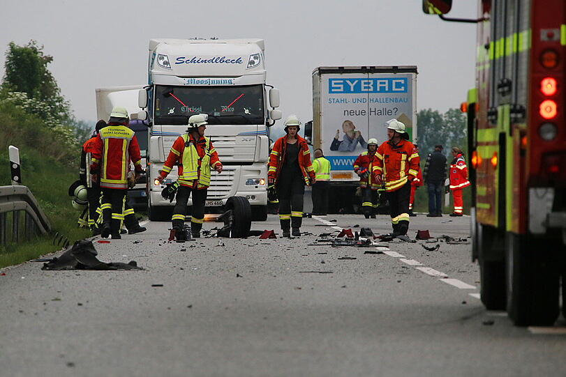 Bilder zum Horrorunfall in der Nähe von Markt Schwaben.