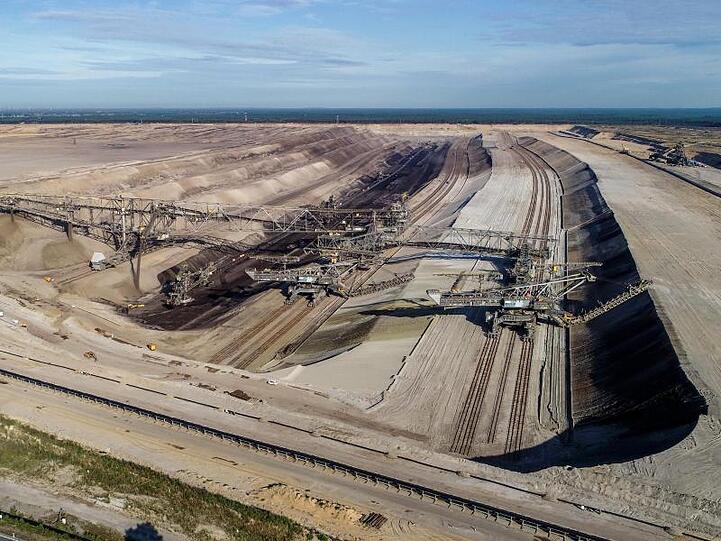 Blick in den Braunkohletagebau Jänschwalde der Lausitz Energie Bergbau AG.