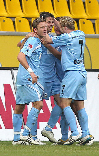 DANIEL BIEROFKA Der Routinier spielte nach langer Zeit mal wieder links, doch dort brachte er sich mit vielen Ballverlusten selbst aus dem Konzept. NOTE 5