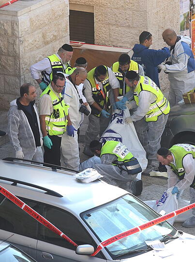 Schrecklicher Anschlag auf eine Synagoge in Jerusalem: Vier Betende sind mit Äxten und Messern getötet worden. Die Bilder...