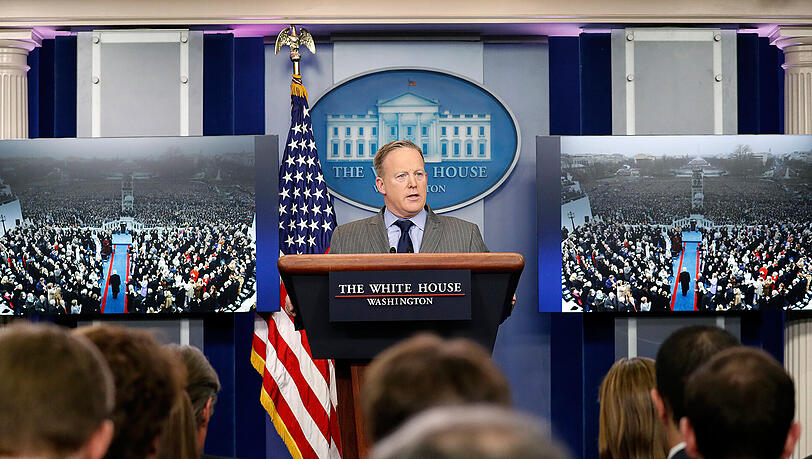 Hat "alternative Fakten" vorgelegt: Trump-Pressesprecher Sean Spice. Hat "alternative Fakten" vorgelegt: Trump-Pressesprecher Sean Spice.