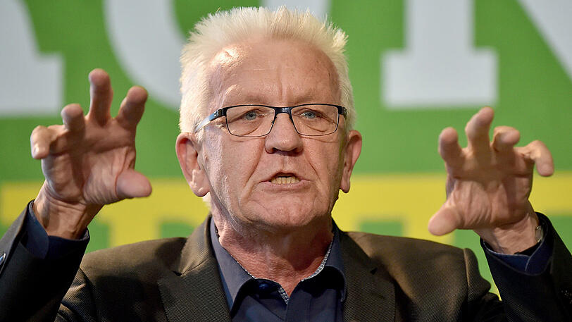 Die Grünen hätten eine "riesige Verantwortung", mahnte Kretschmann. Sie müssten mit Respekt annehmen, was die Wähler "zusammengewählt hätten".